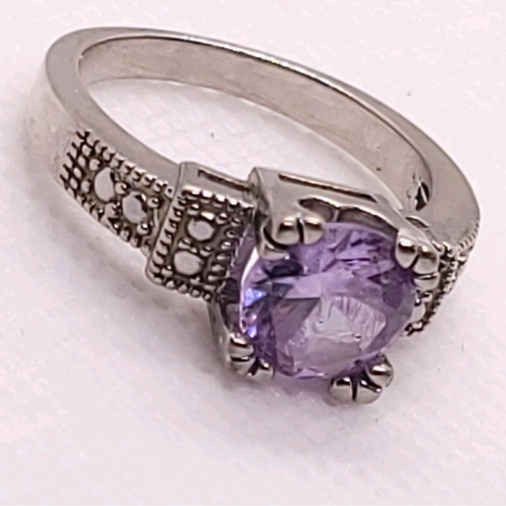 Size 7 Lavender Heart Cut Silver Tone Ring Art Deco Marcasite Style 2.3mm Band